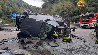 Masera - Auto precipita per 20 metri e finisce sul ponte del Melezzo: ferita una donna
