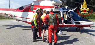 Crodo - Vitello precipita in un dirupo: salvato dai Vigili del Fuoco con l’elicottero