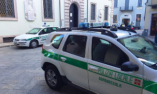 Domodossola - Finge di essere un vigile urbano per vendere online una foto di Mussolini: denunciato per truffa