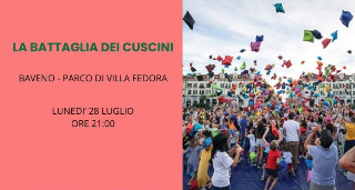 Baveno - A Villa Fedora arriva “La battaglia dei cuscini”: spettacolo per tutti tra risate e piume