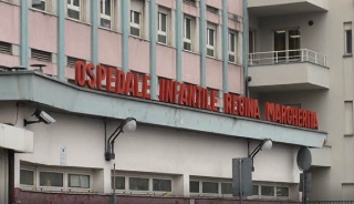 Omegna - Bambino di 3 anni rischia di annegare in piscina, è grave al Regina Margherita