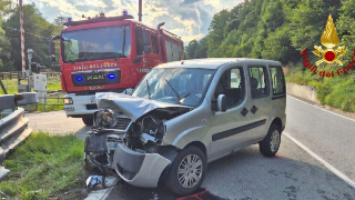 Villette - Auto contro il guardrail sulla Statale della Val Vigezzo: due feriti