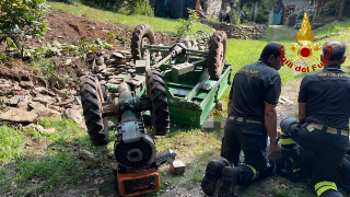 Cossogno - Si ribalta con la motoagricola, 60enne ferito ma non è in pericolo di vita