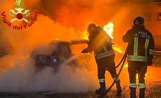 Varzo - Ambulanza in fiamme: intervento dei Vigili del Fuoco