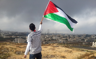 Omegna - In piazza: fiaccolata per la pace in Palestina