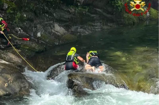 Verbania - Turista travolto dalla corrente del San Bernardino: salvato grazie all’intervento dei passanti