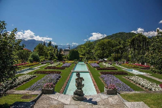 Verbania - Belén Rodriguez incanta Villa Taranto: visita ai giardini e pranzo all’Isola Pescatori