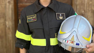 Verbania - Incidente ai Tre Ponti di Suna: auto ribaltata, lunghe code in uscita da Verbania