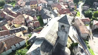 Quarna Sotto - Auto sfonda la porta della Chiesa: danni ma nessun ferito