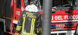 Mergozzo - Auto fuori strada sulla SS33: intervento dei Vigili del Fuoco