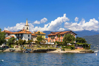 Stresa - Coppia della provincia di Alessandria sorpresa in atteggiamenti intimi: scatta una multa da 10mila euro