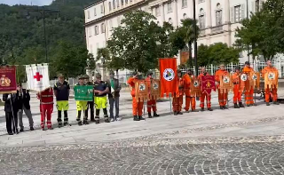 Domodossola - Celebrati i 50 anni di AIB: una sfilata di volontari e mezzi per la festa provinciale