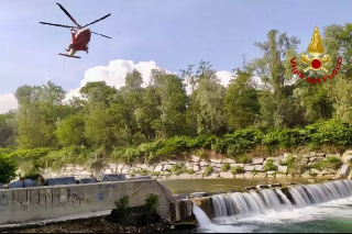 Calasca Castiglione - Giovane bovino ferito: recuperato dai vigili del fuoco con l’elicottero