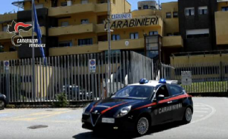 Verbania - Lite tra vicini degenera: minaccia con mazza da baseball, denunciato 55enne
