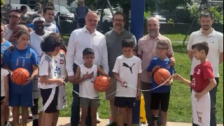 Omegna - Ad Agrano rinasce il campetto da basket: arte e sport si fondono nel Parco della Pasquera